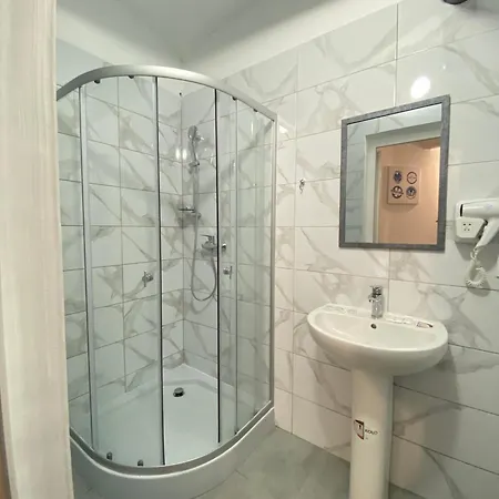 Hotel лісапед на зустрічній *