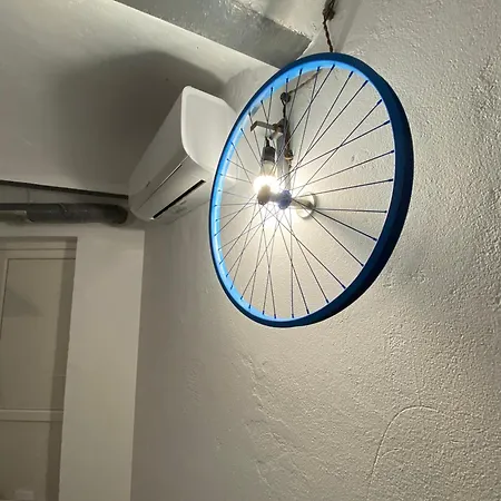 лісапед на зустрічній Hotel Lviv