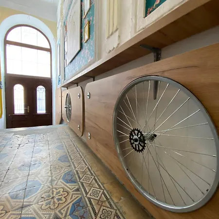 лісапед на зустрічній Hotel *