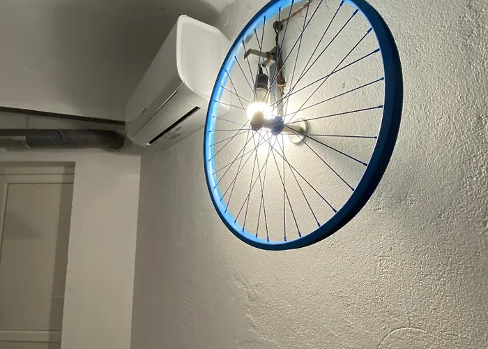 лісапед на зустрічній Hotel Lviv