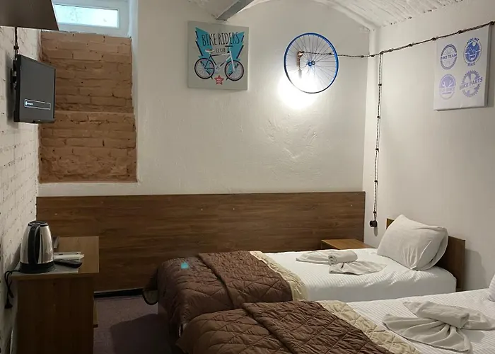 Hotel лісапед на зустрічній *