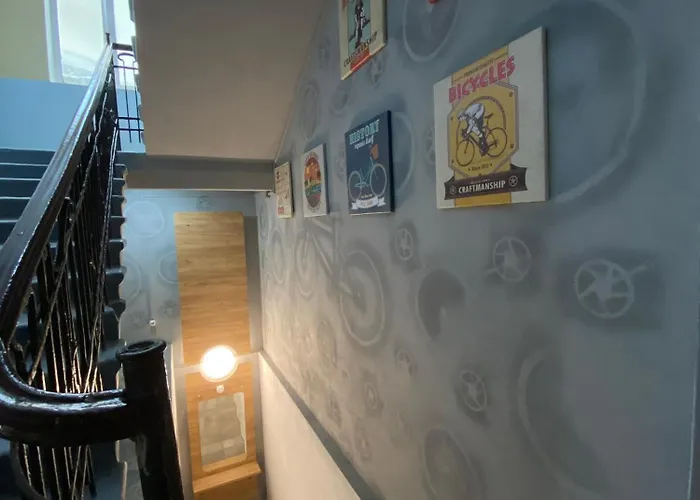 лісапед на зустрічній Hotel Lviv