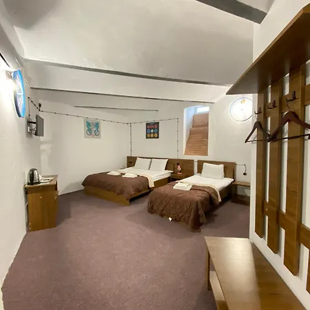 лісапед на зустрічній Hotel *