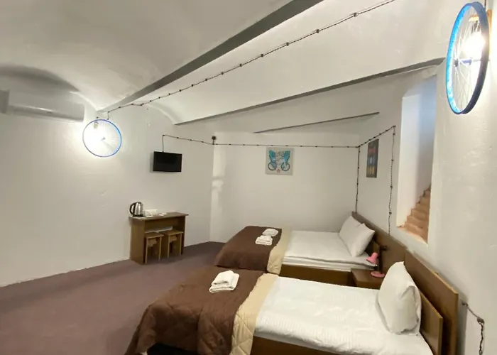 Hotel лісапед на зустрічній Lwów